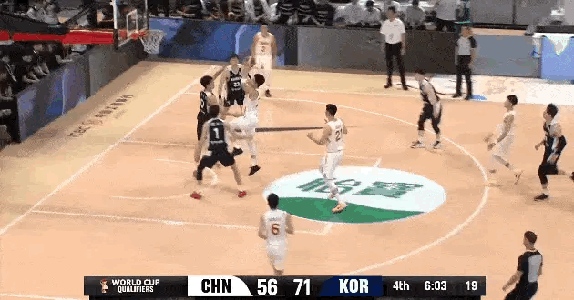 张镇麟20分张镇麟这球大王既视感，俩人这赛季还成队友了中国男篮主场不敌韩国男篮高