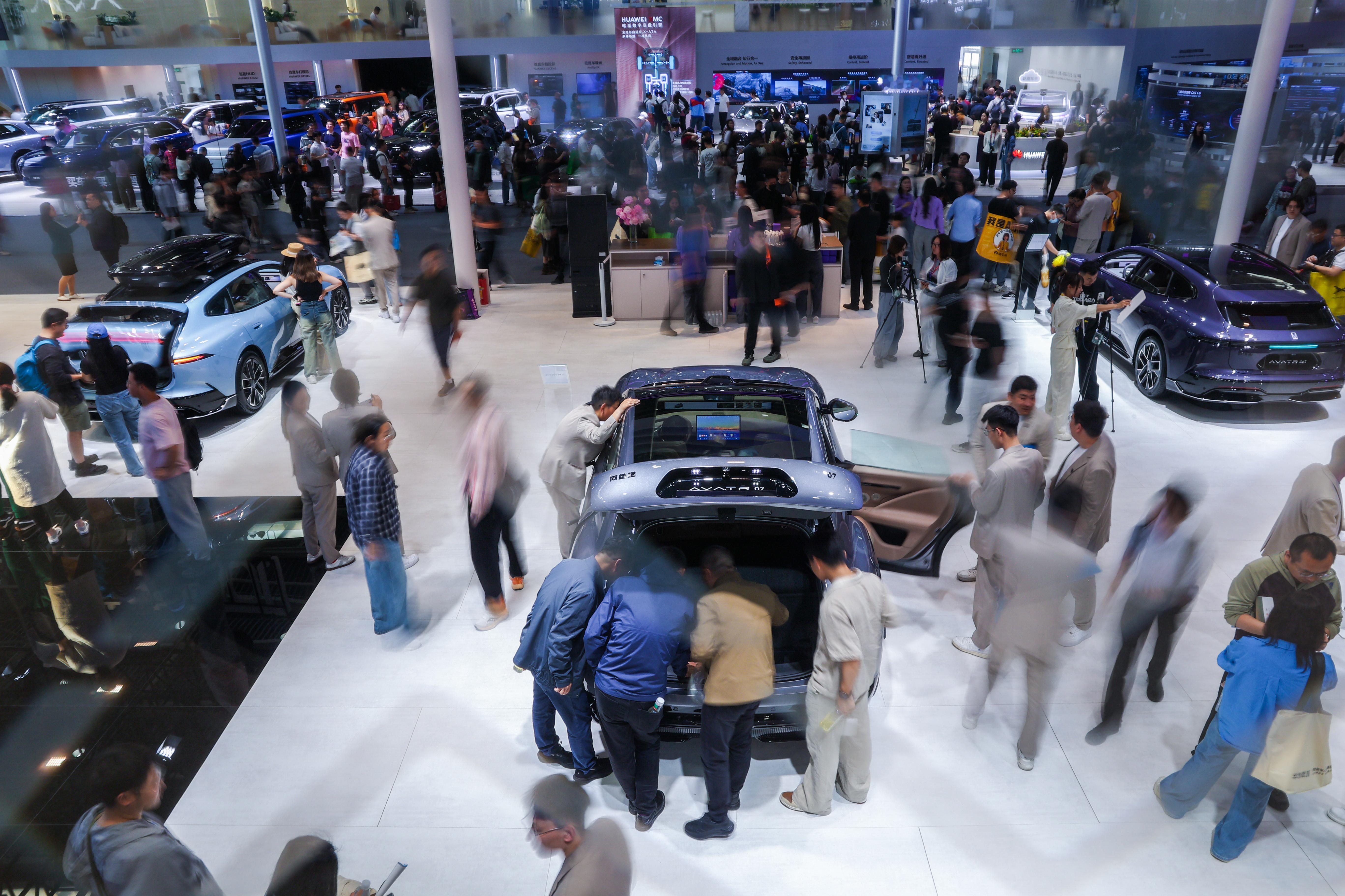 汽车市场以旧换新 4月28日，“国家发展改革委”公众号发文称，“两新”政策实施两