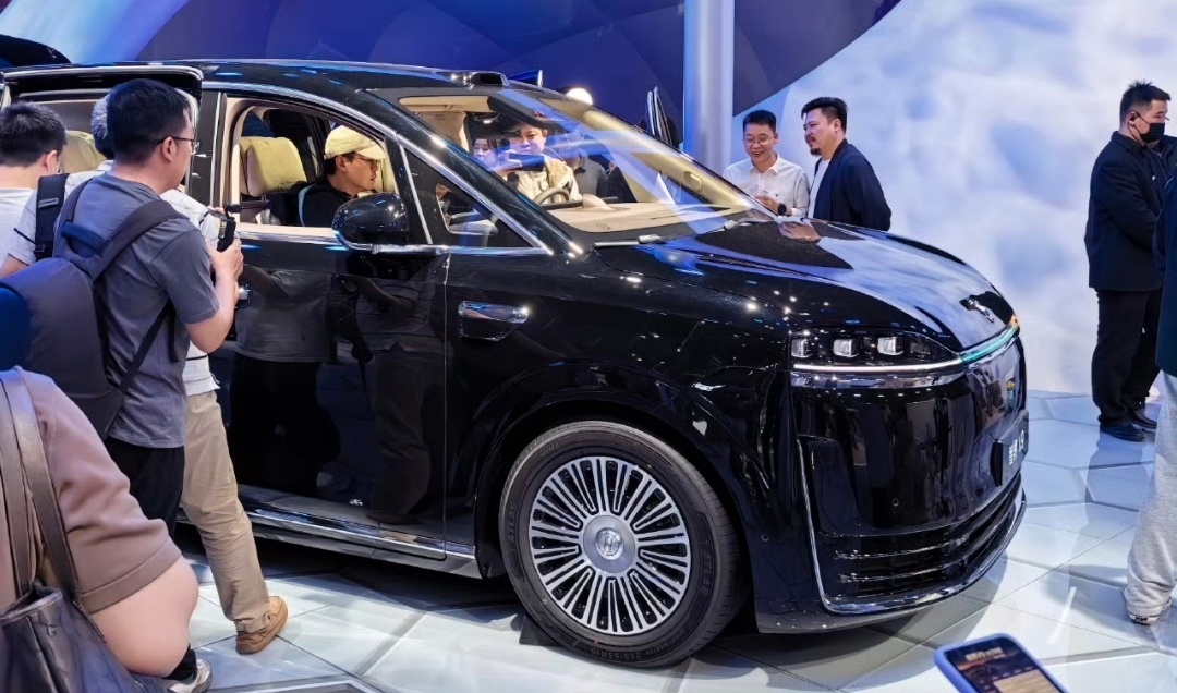 这次北京车展，鸿蒙智行还是五界齐聚，不过比起上次，多了几位新朋友，尚界Z7和Z7