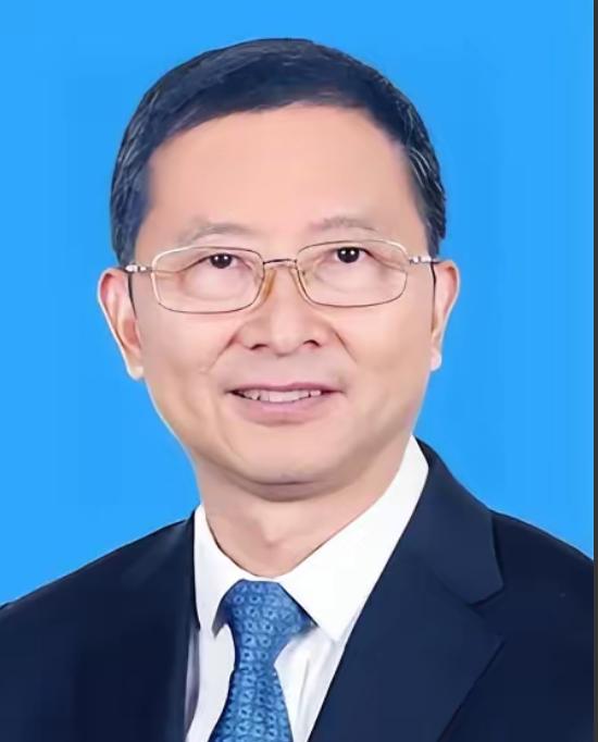 5月23日上午，重磅消息传来：中央批准高松同志出任北京大学校长！
 
对于这位新
