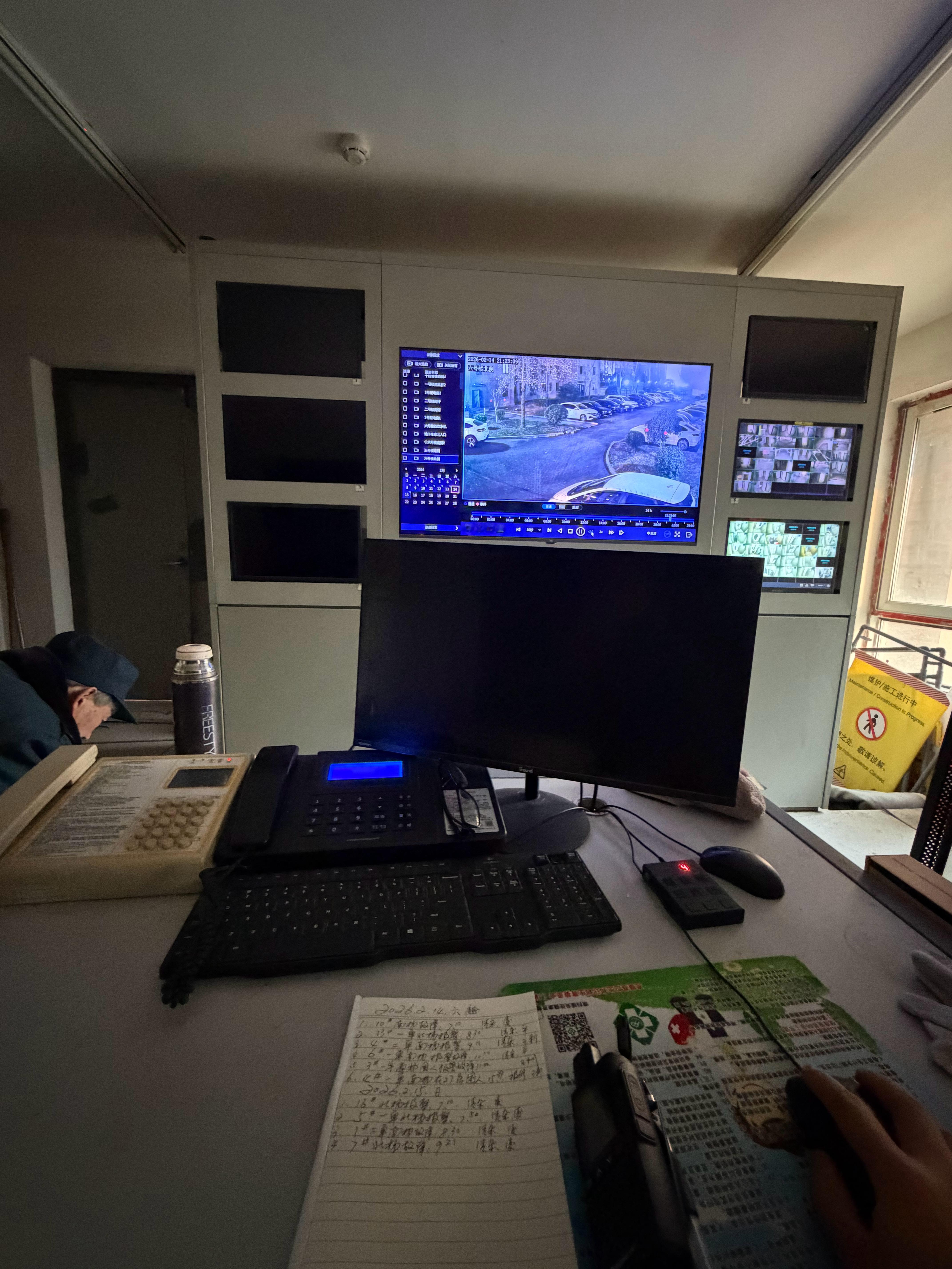 没开守卫，欲哭无泪刚到老家一晚，轮胎被割，报警的结果是我一个人看了几个小时的监控