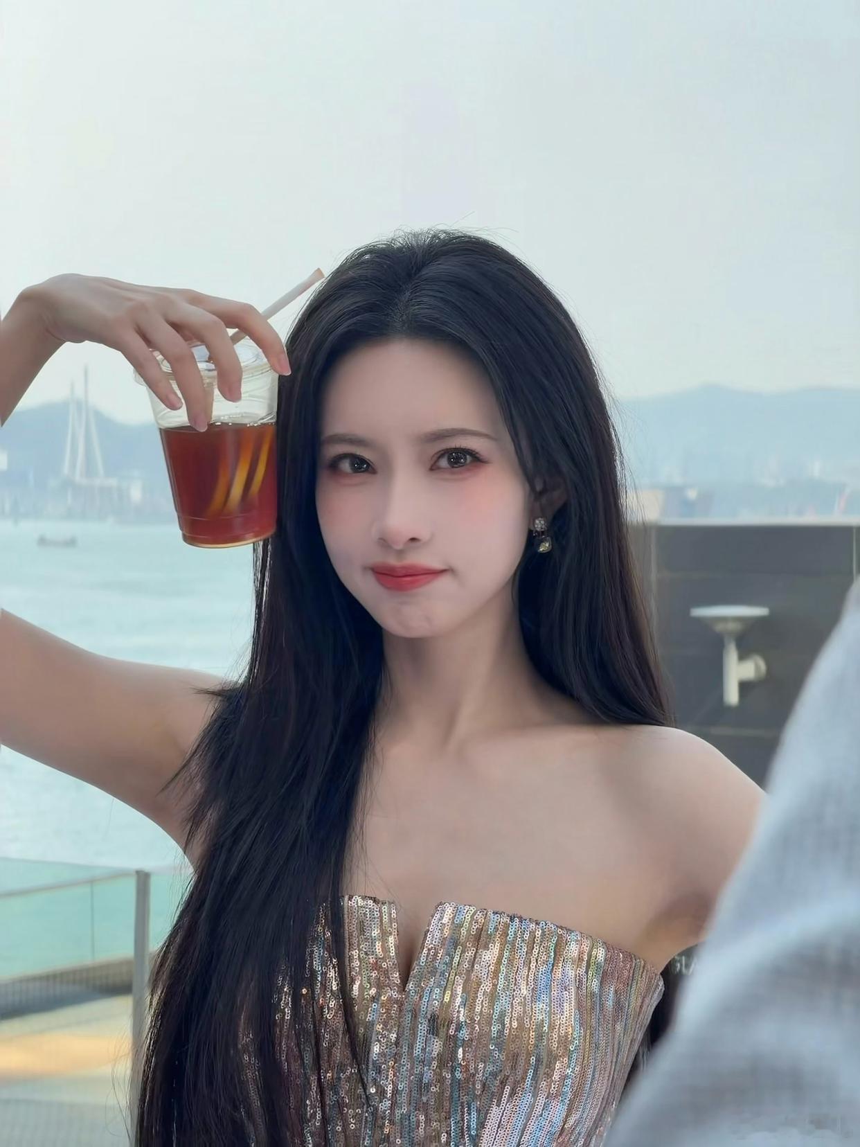 1.刘亦菲用自己的名字点外卖网购什么的，别人以为是玩梗，从来没人识破过。2.孟子
