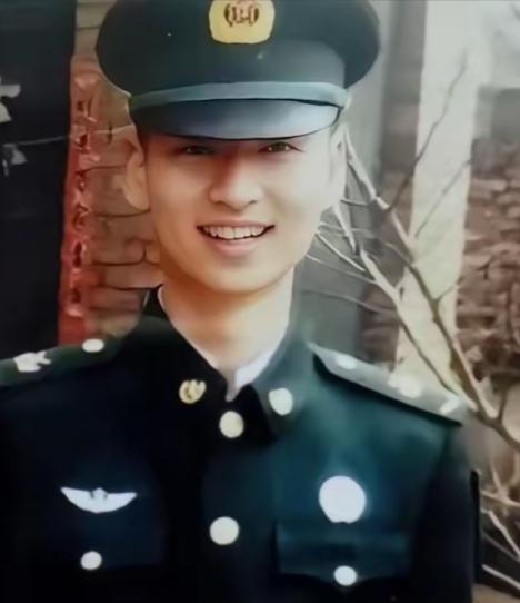 2020年，24岁的儿子不幸牺牲，母亲在整理他的遗物时，发现了一位女孩的照片，她
