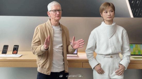 【库克发博称倍感振奋】苹果新一代产品近日在中国市场正式开售，iPhone 18 
