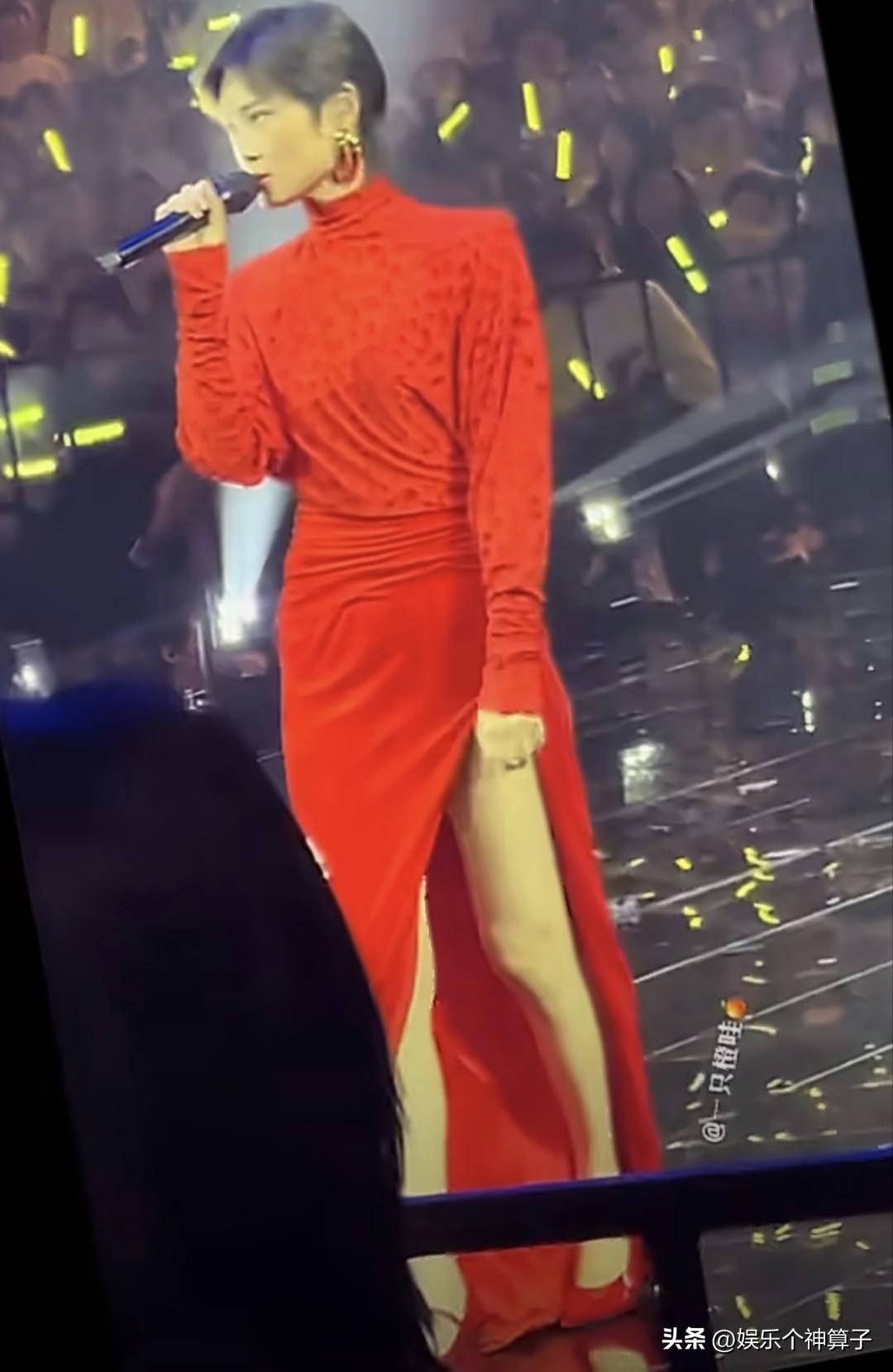 李宇春，深夜登上热搜！
3月14日，李宇春深夜上了热搜，这一次，不是因为精湛的唱