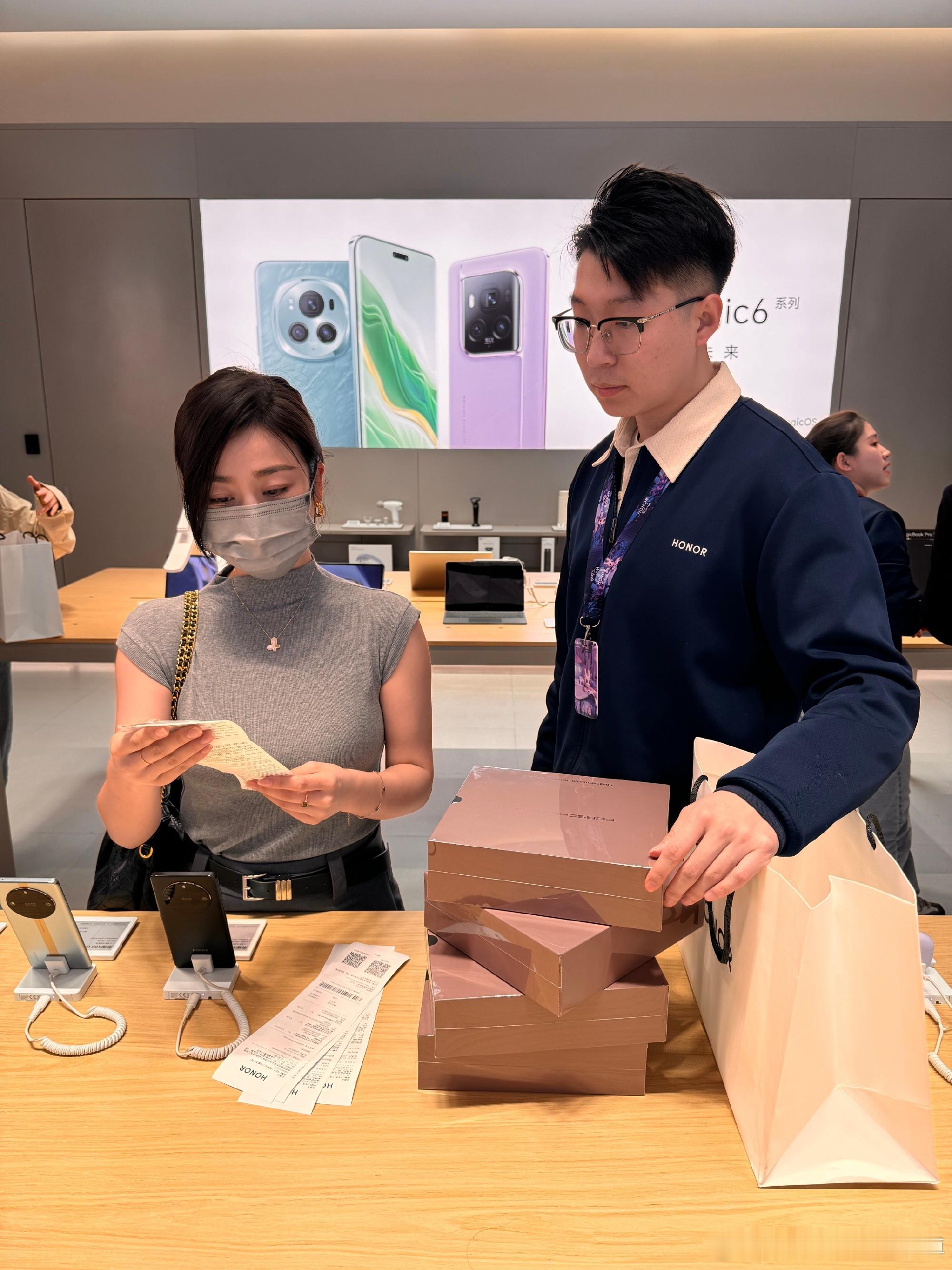 #福州本地车主买了一打保时捷#现在都这么有实力了吗？买了保时捷就算了，居然还买了