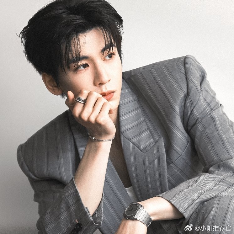 张凌赫王楚然跳舞转场谁懂张凌赫王楚然这个跳舞转场有多美，张凌赫原来这一秒过火指的