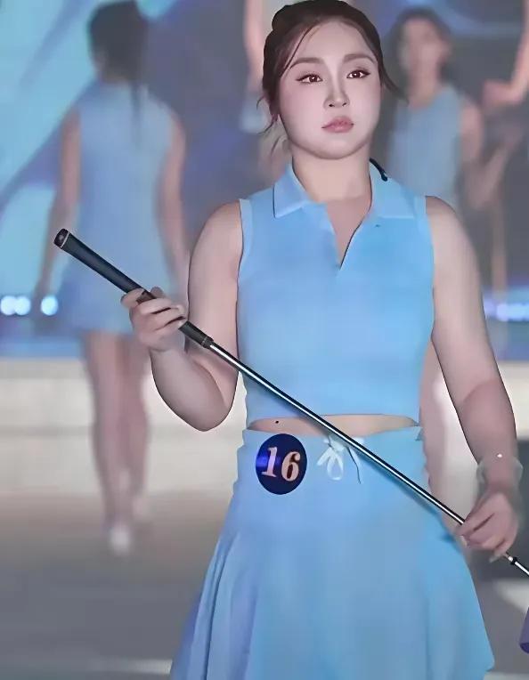 听说这是2025环球小姐最佳身材奖得主，听到这个消息最高兴的应该是刘亦菲：太好了