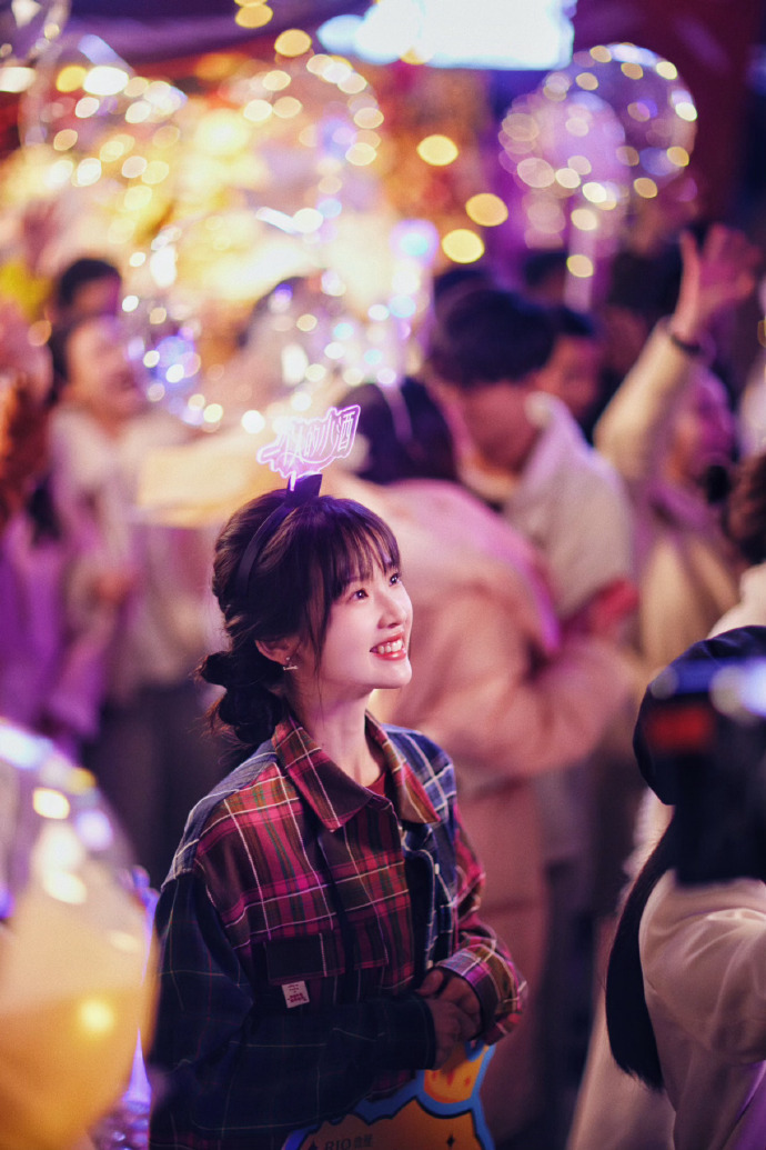 张淼怡难哄麻花辫造型  张淼怡难哄演技好灵动 《难哄》里的张淼怡以麻花辫造型亮相