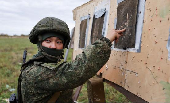 普京这道命令“捅破了天”，在俄罗斯的中国人必须小心
 
先说说最受关注的那道命令
