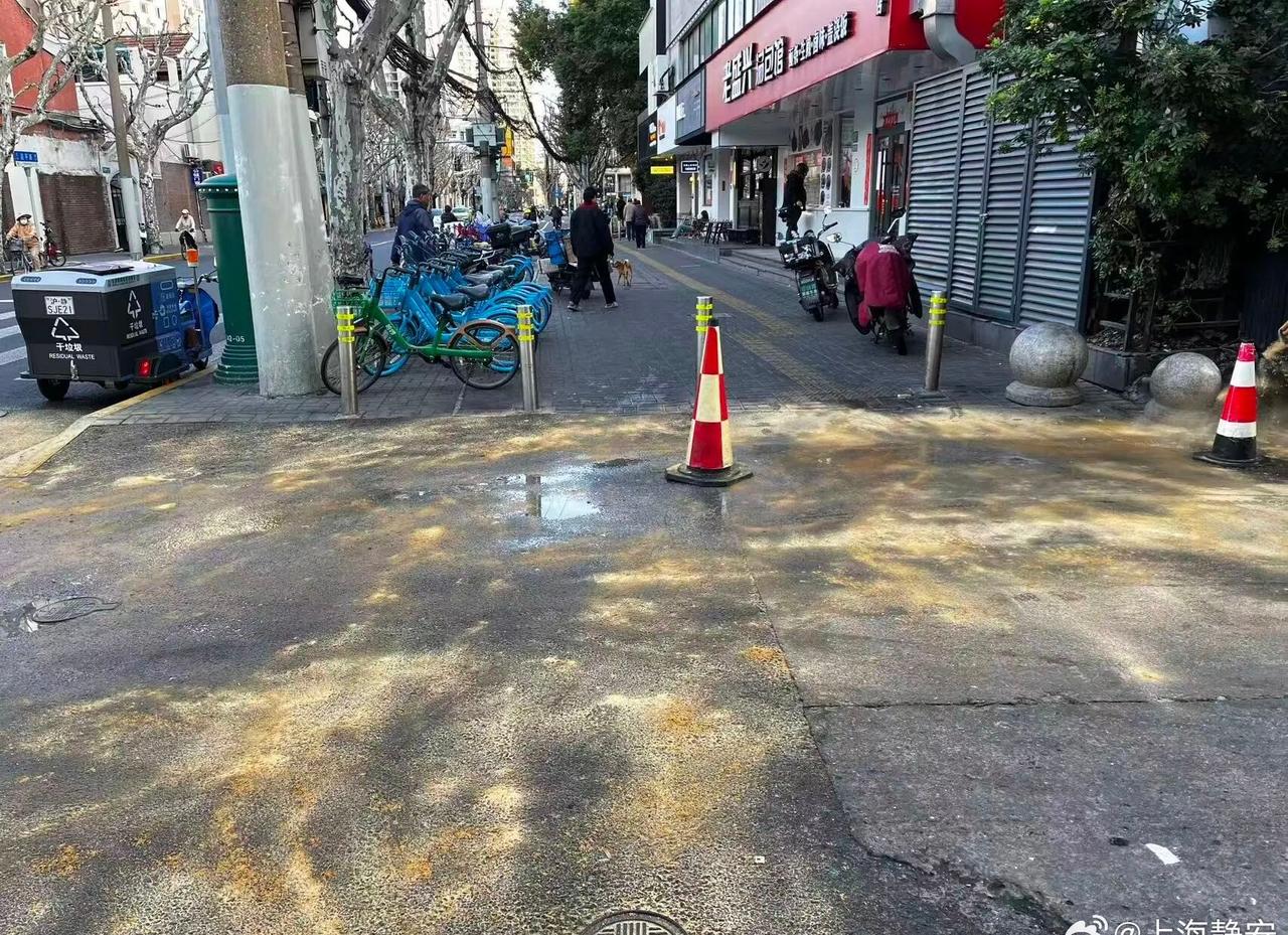 【物业商家“各执一词”？污水外溢陷僵局？TA们高效处置→】关注静安 “你好，延平