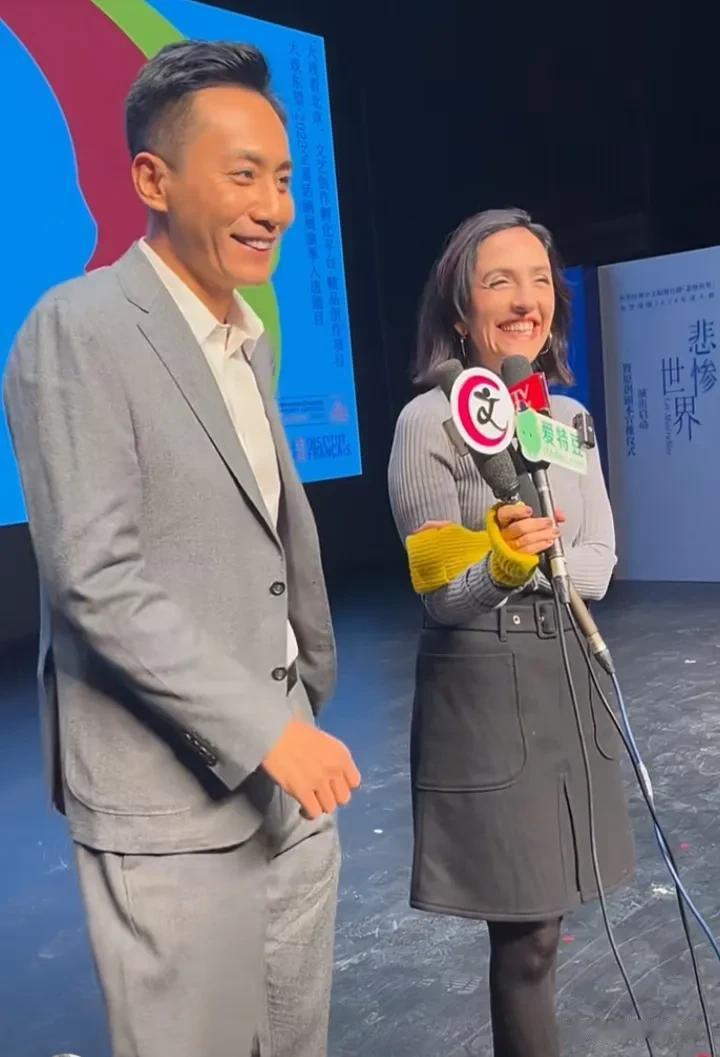 这两人得有多幸福呀，才能露出这么美的笑容，安娜看刘烨的眼神，充满了崇拜，刘烨帮安