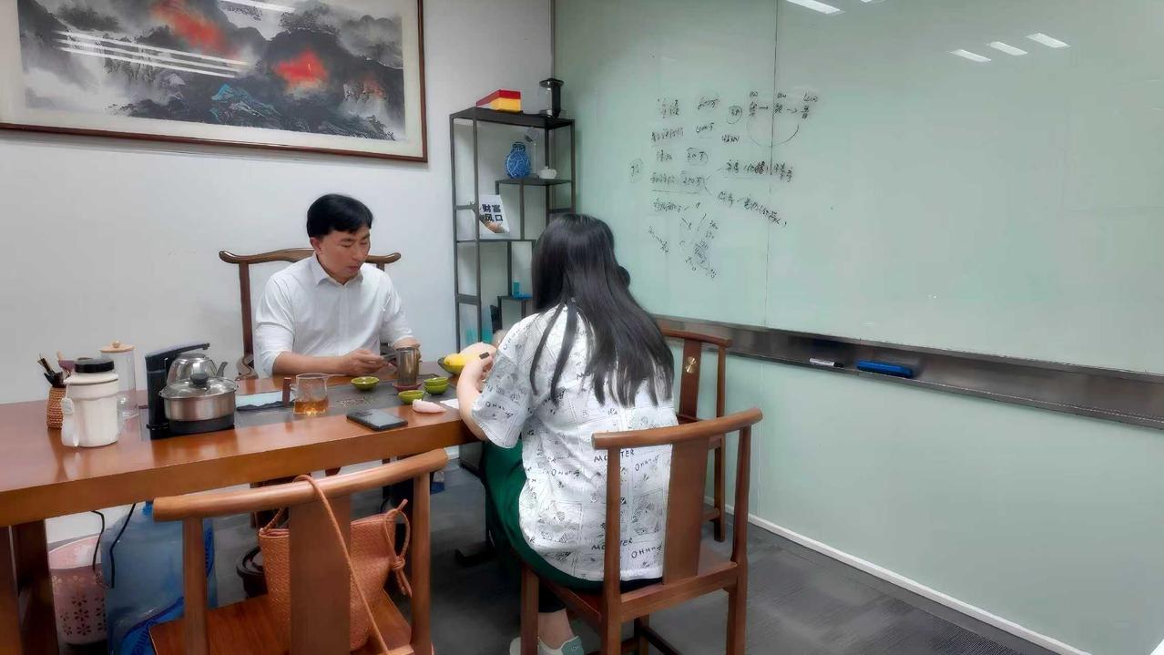 上周刚接待一位大姐，说是看到我视频直接找到来的，她的情况非常典型，这里给大家分享