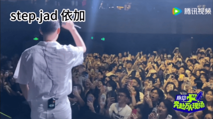 #奔赴万人现场音乐人官宣#这样的一个官宣阵容让我们完全都按捺不住心中的激动之情了