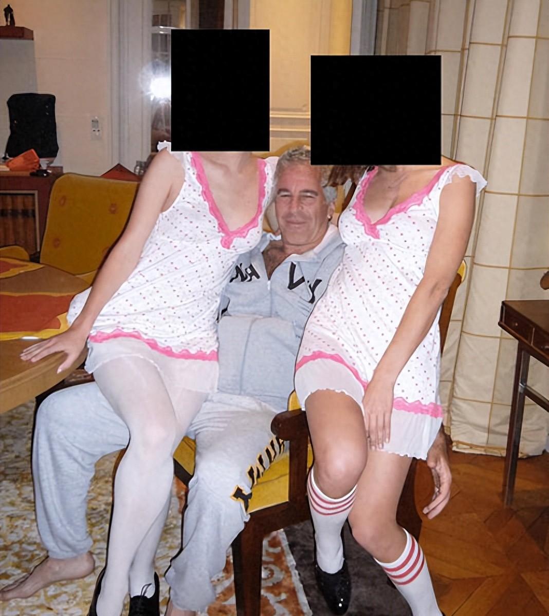 圈养成专属私奴，24小时随叫随到。不管白天黑夜、不管身体状态如何，只要爱泼斯坦有