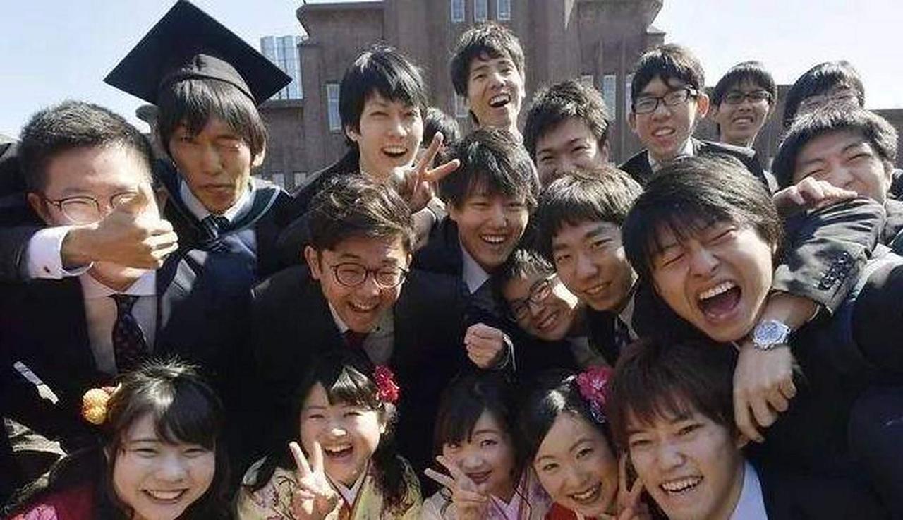 一个令人震惊的消息传来：日本高市早苗当局决定，2026年起将取消中国留学生在日打