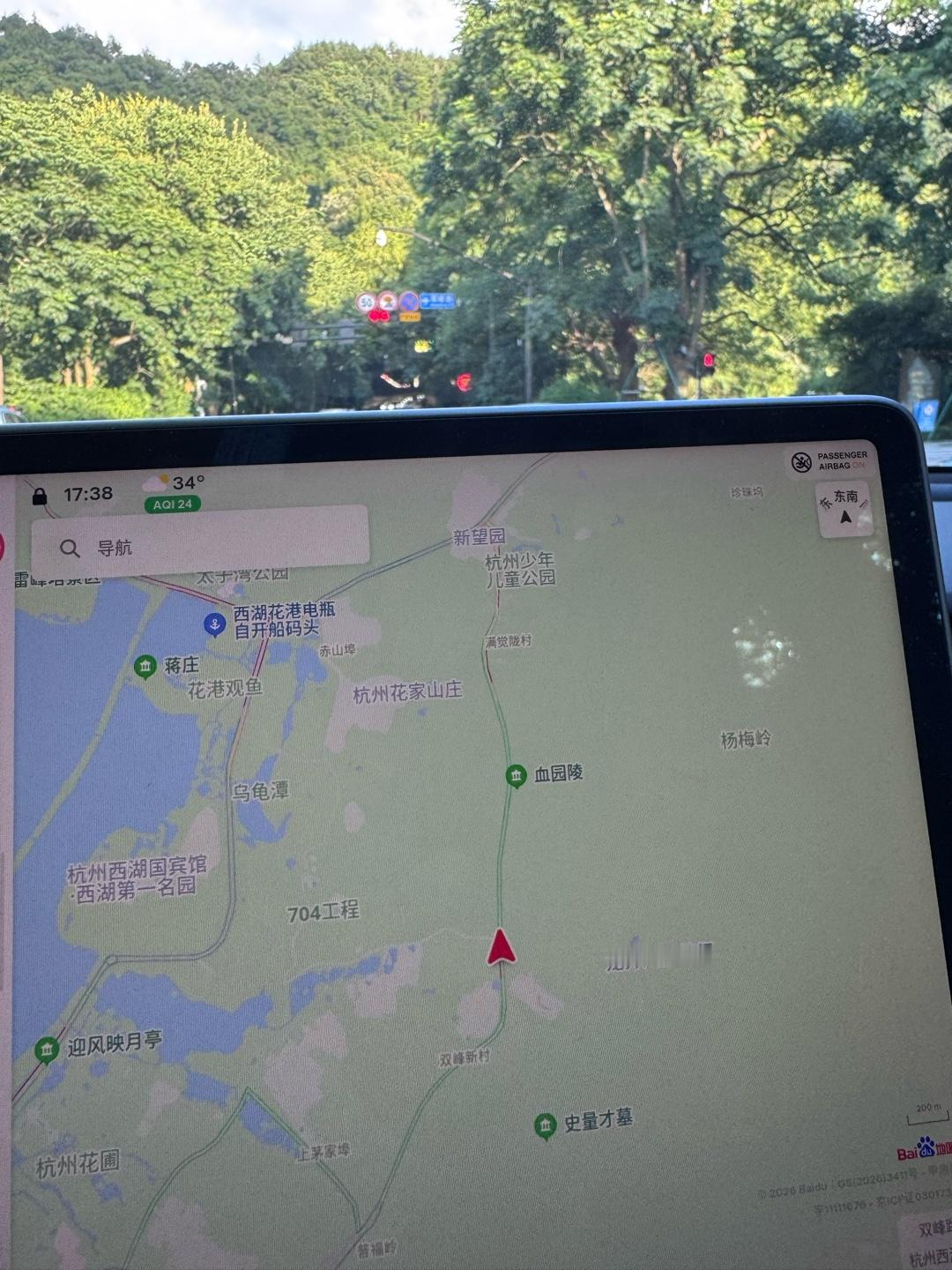 连西湖后山都有34度，可见杭州有多热。PS：第一次带娃来西湖后山。 