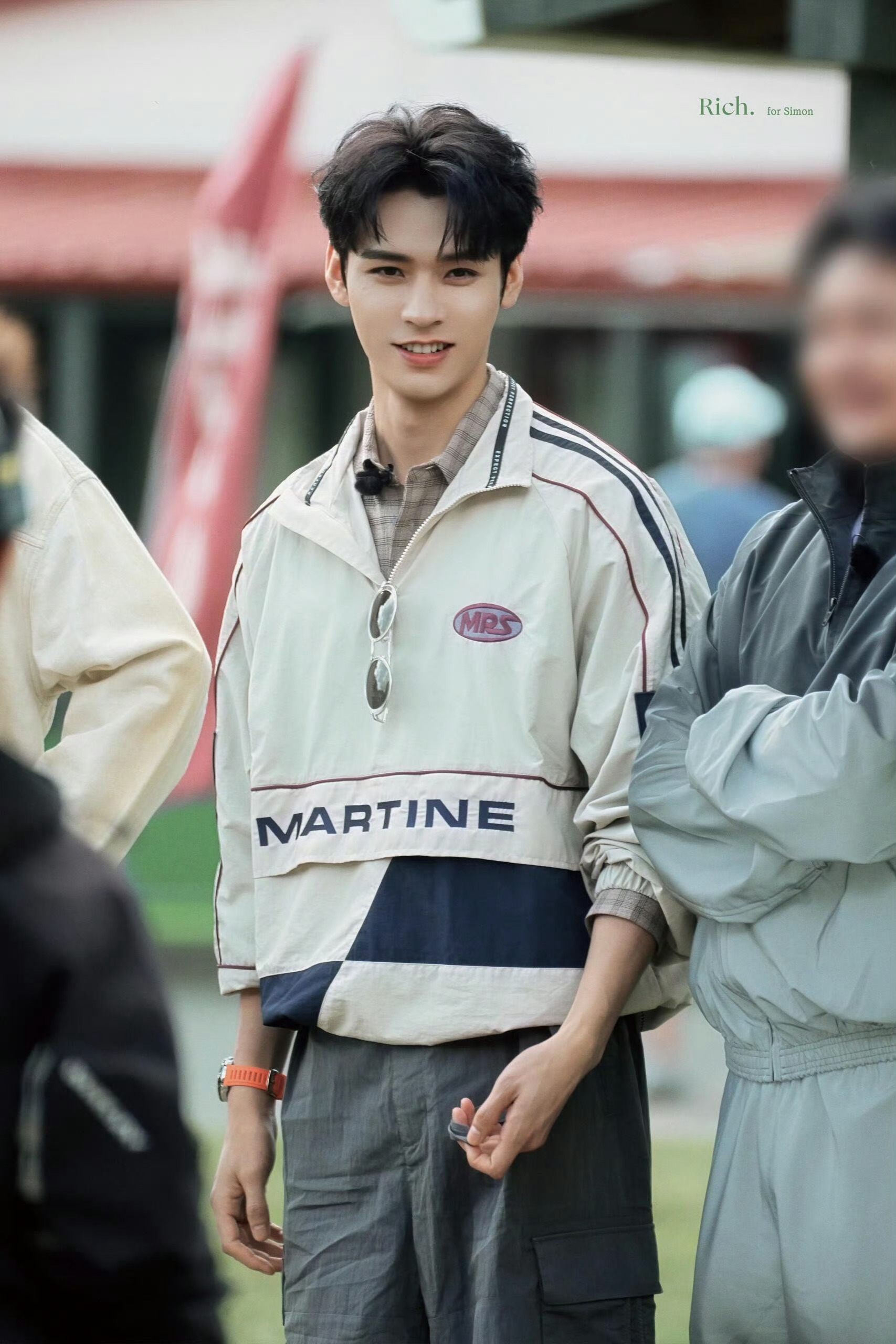 刘宇宁贴脸开大龚俊龚俊喂羊哈哈哈哈哈 