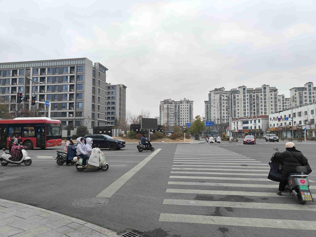 我的今日状态：😁轻松愉快
我这里的天气：☀️晴天