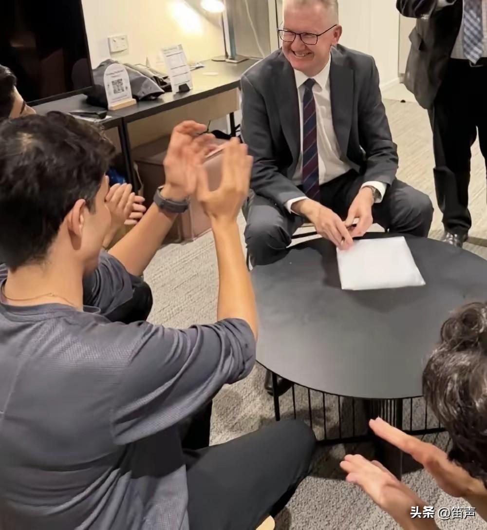 澳大利亚终于出手了
被伊朗定义为战时叛徒的5名伊朗女足，收到了澳大利亚的人道主义