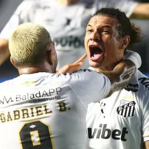 2026年南美杯1/4决赛首回合比赛，桑托斯队在主场2:0击败米内罗竞技队。
这