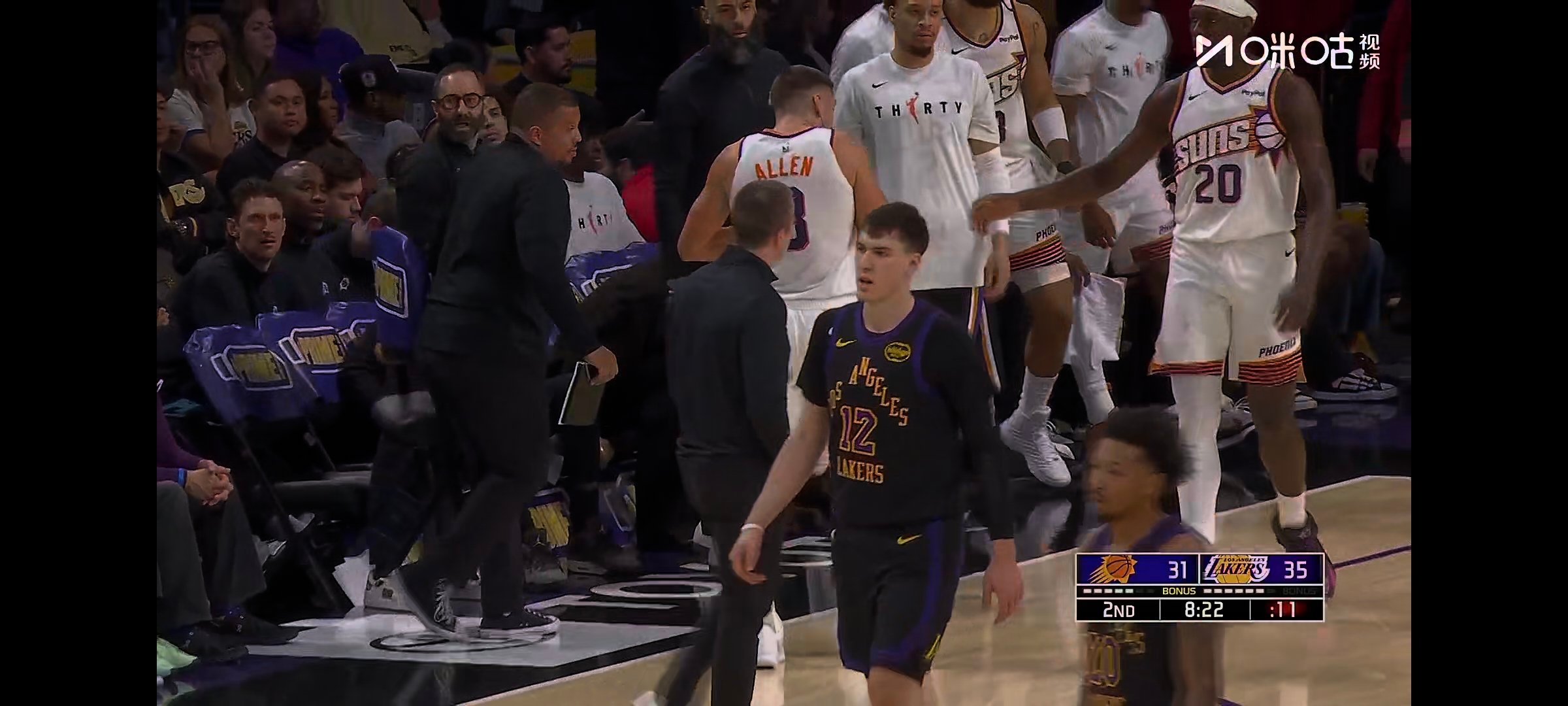 阿伦疑似受伤了大概率是和艾妃对抗的那个回合伤的太阳vs湖人