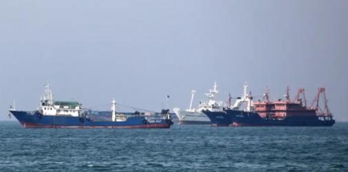 英媒：伊朗懵了，一夜之间10艘船，都改成了“中国身份”
-
想象有一条悬在太平洋