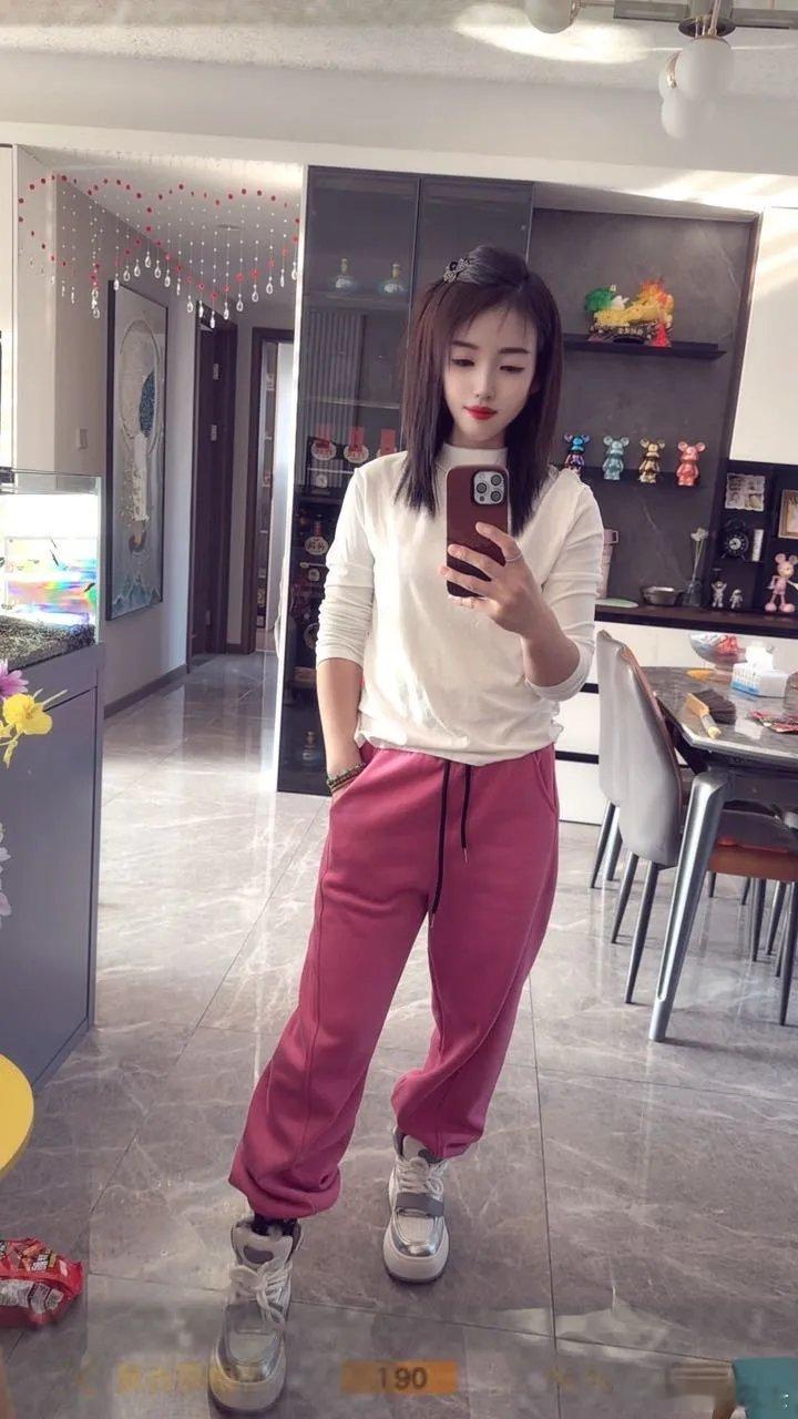 一枝红杏出墙来了