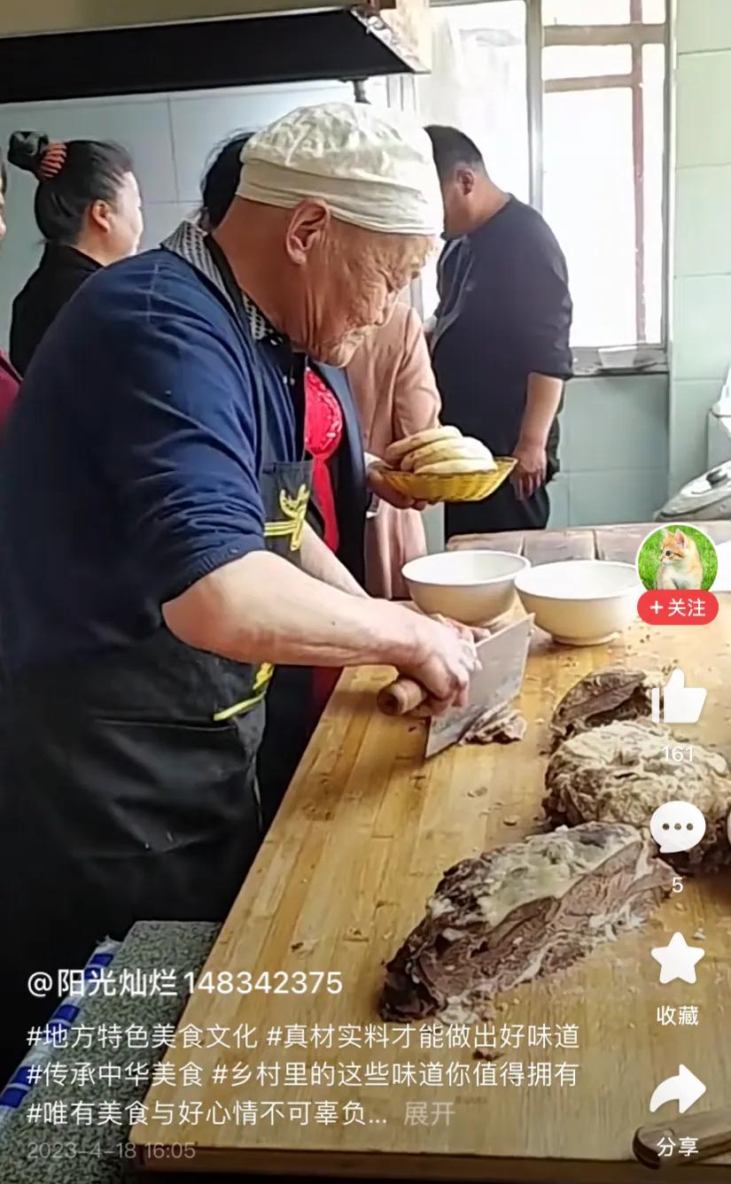 这不叫厨师，这叫修炼成精了。头条给我推了一条视频，没写是哪的，没写什么饭馆，看这