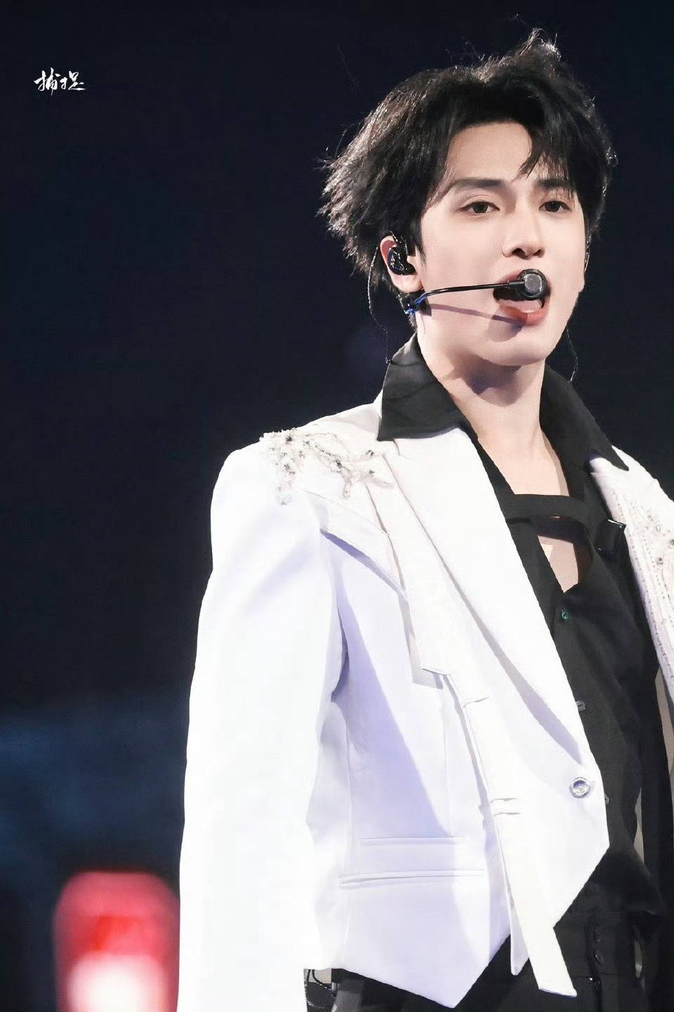 我家爱豆说啥了 “我想对我的所有粉丝们讲的，一定要先爱自己，足够爱自己，才会有足