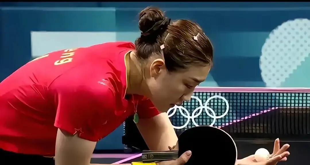 樊振东签名签错字？不，是你没看懂这个价值千元的“行业密码”。
 
他签下“樊A”