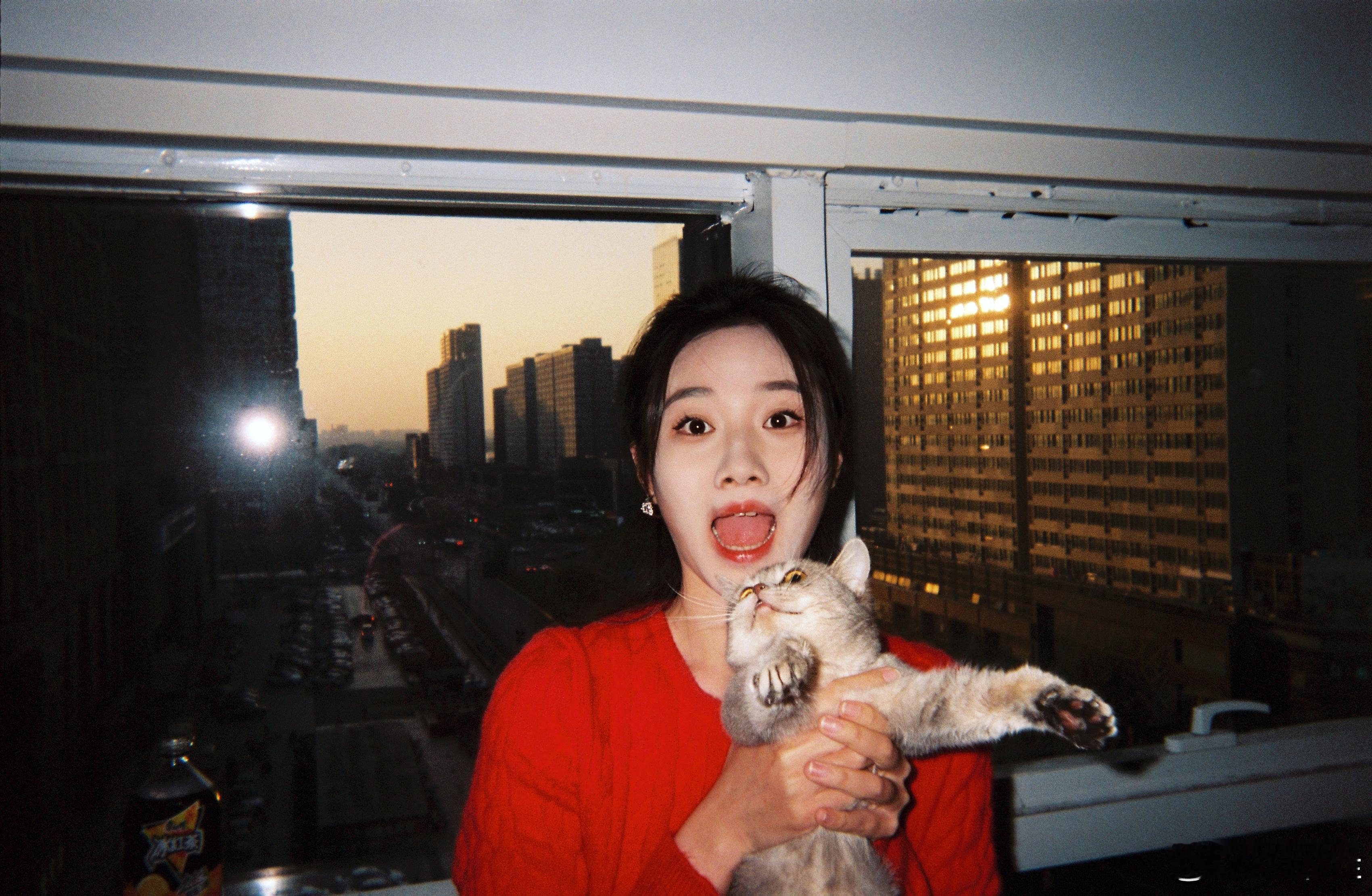 老婆送我的一次性胶片机洗出来啦！先发最喜欢的两张 ​​​