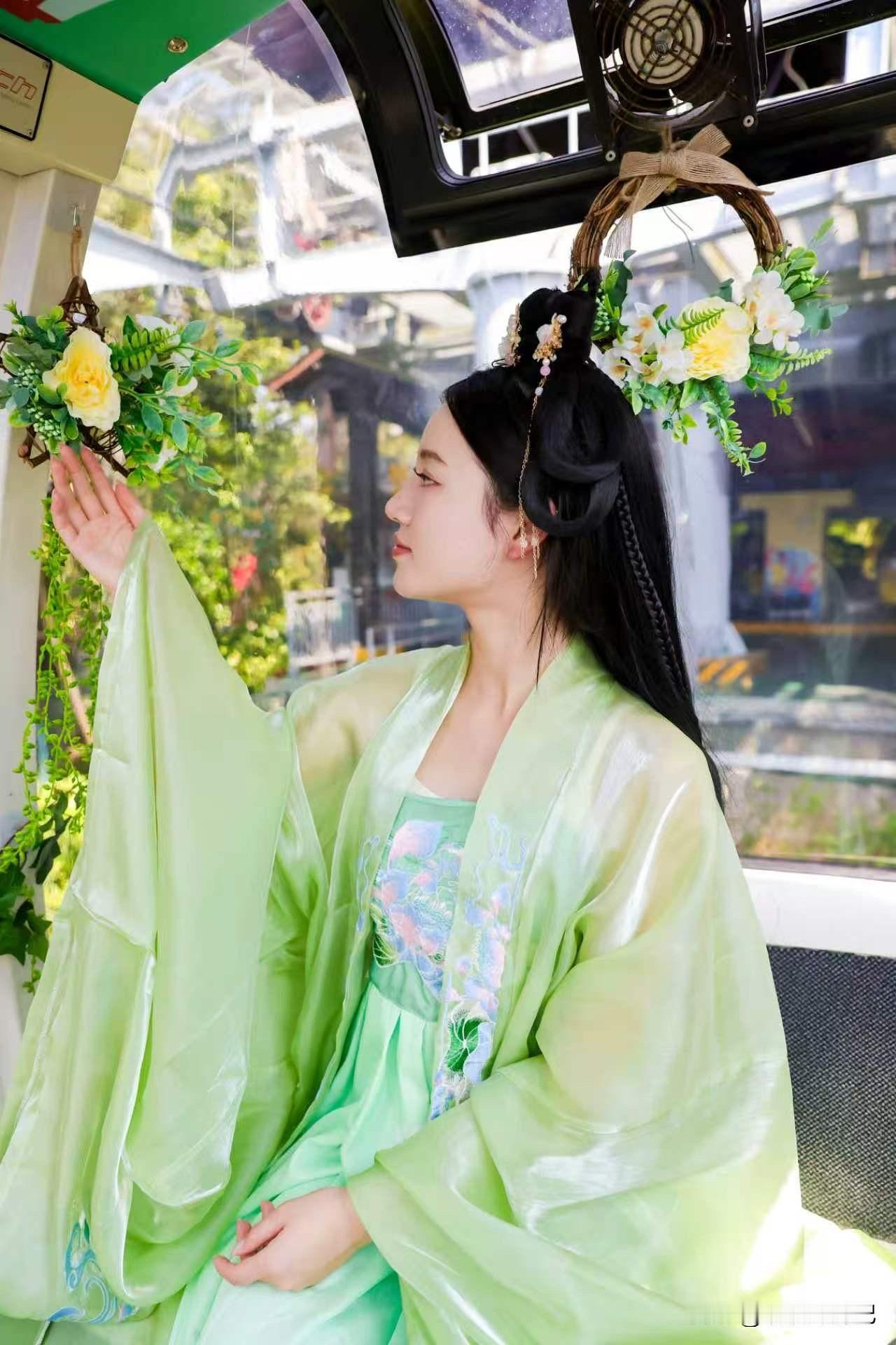 慢游梅峰岛，才懂春日治愈的真谛！
这里没有快节奏的打卡，只有慢慢感受的美好。
登