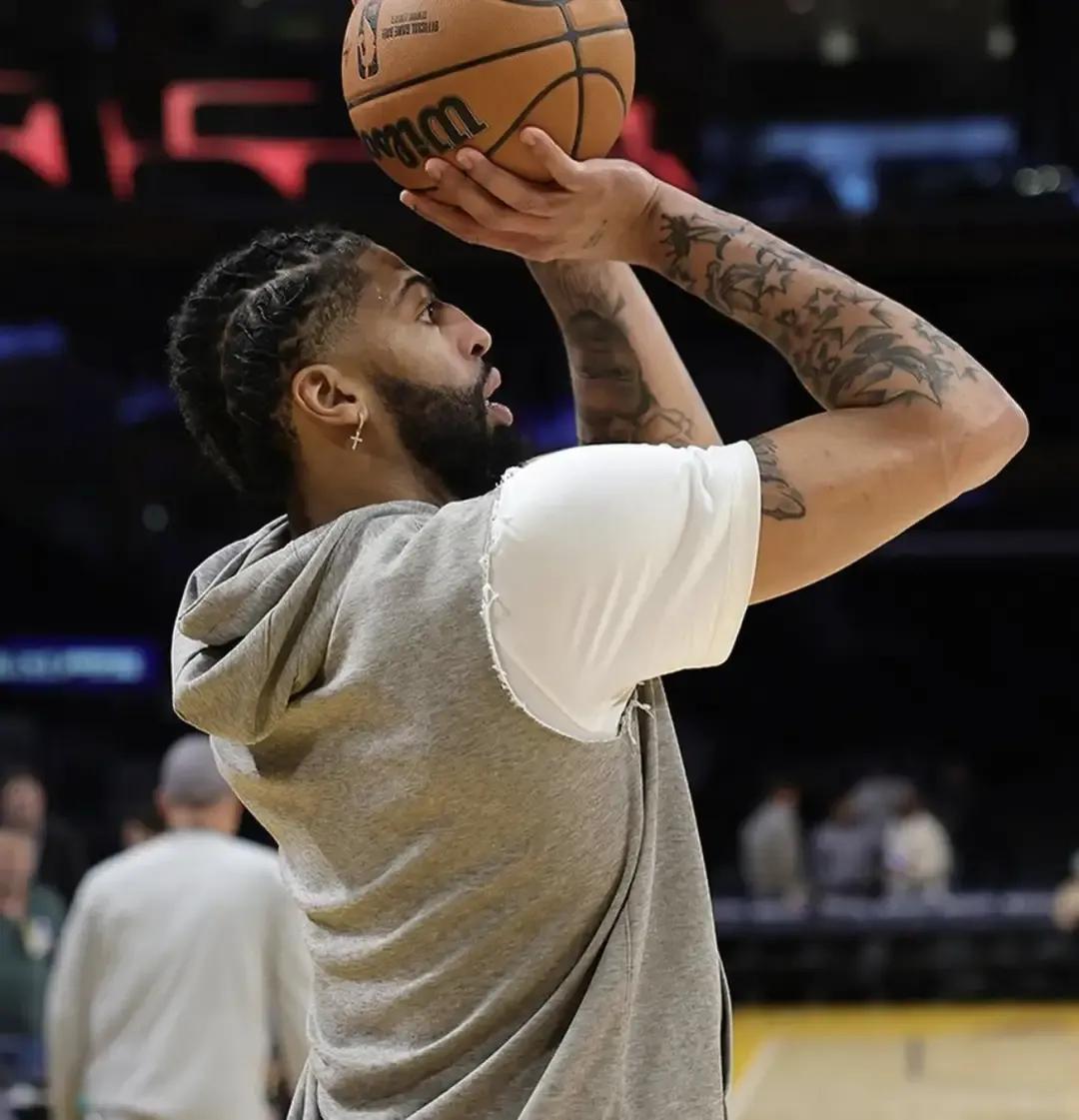 湖人白高兴了，又回到了熟悉的西部第九，下场比赛不能输勇士。
第一，詹姆斯轮休，浓