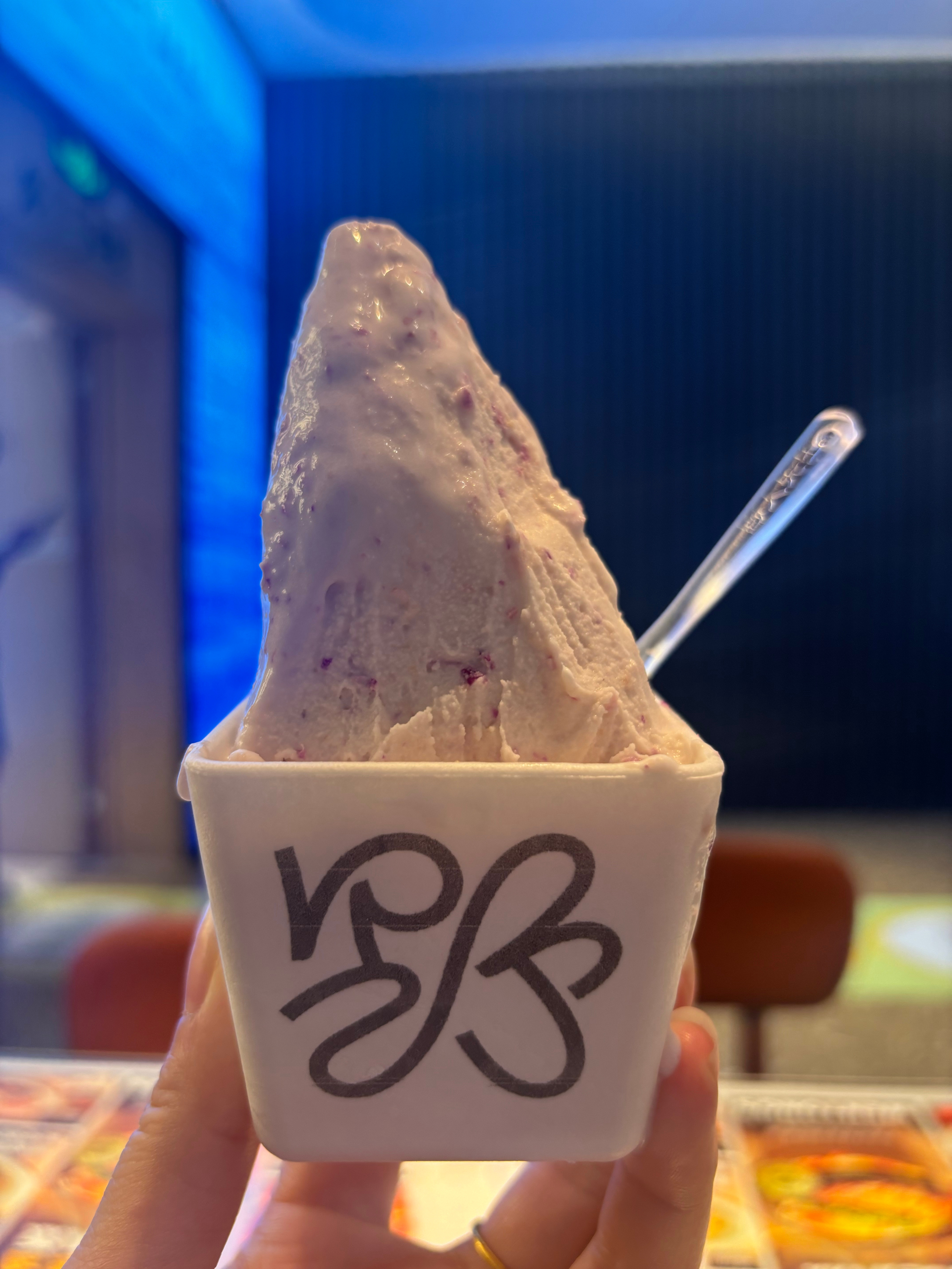 李易峰麻雀陈深[超话] 吃到好吃的冰淇淋🍨啦  [爱慕][爱慕][爱慕]​​​