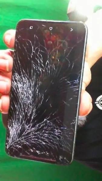 太尴尬了！陕西商洛，女子不慎下载某色情App后，手机上突然出现莫名弹窗，之后发现