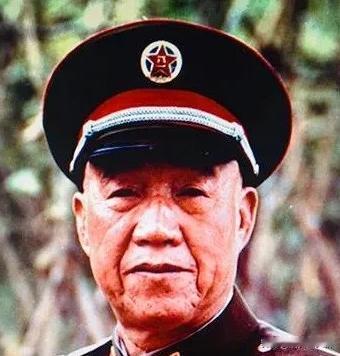 珍宝岛自卫反击战，苏联3辆坦克越界入侵，沈阳军区司令陈锡联，命令前线立即开火！然