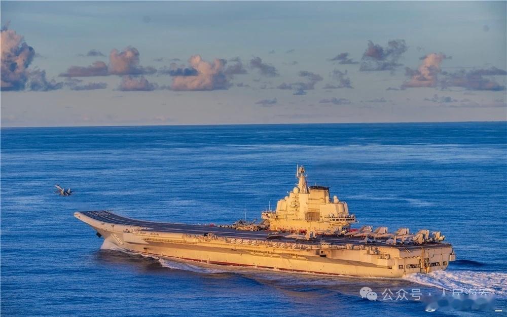 中国海军新闻发言人王学猛海军大校表示，日前，中国海军辽宁舰、山东舰航母编队赴西太