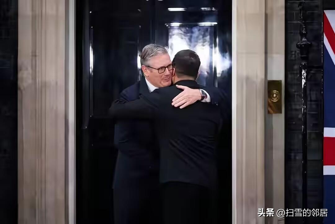 “您永远是乌克兰的座上宾”，泽连斯基深情致谢斯塔默。6月22日当英国首相斯塔默哽