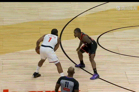 哈登罚球线跳投出手不中，快船和猛龙进入加时快船vs猛龙