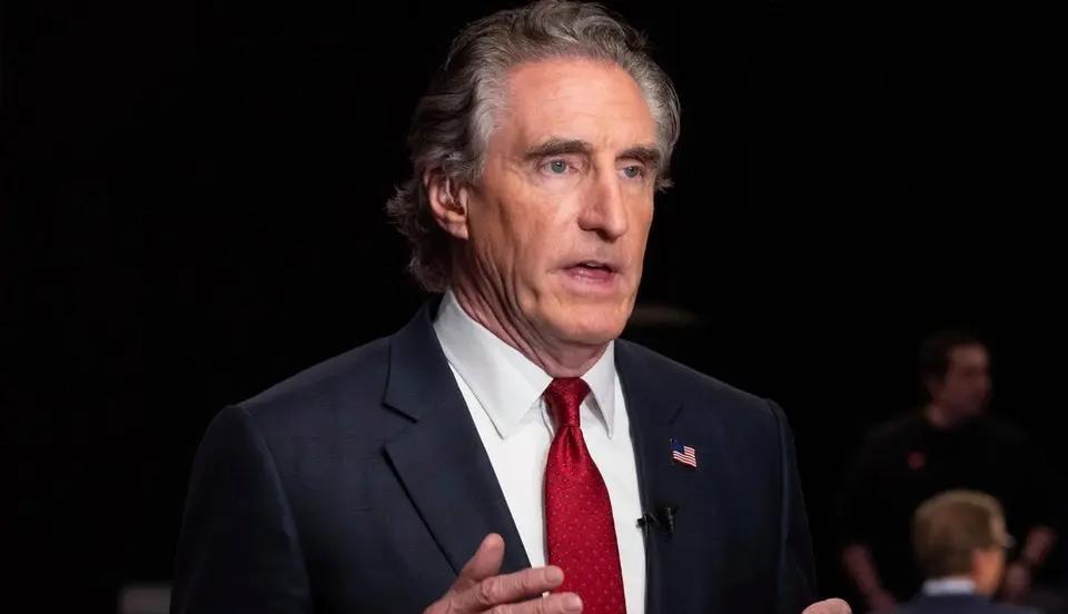 美国内政部长道格·伯古姆11月10日公开表示，绝不允许美国的盟友购买俄罗斯和伊朗