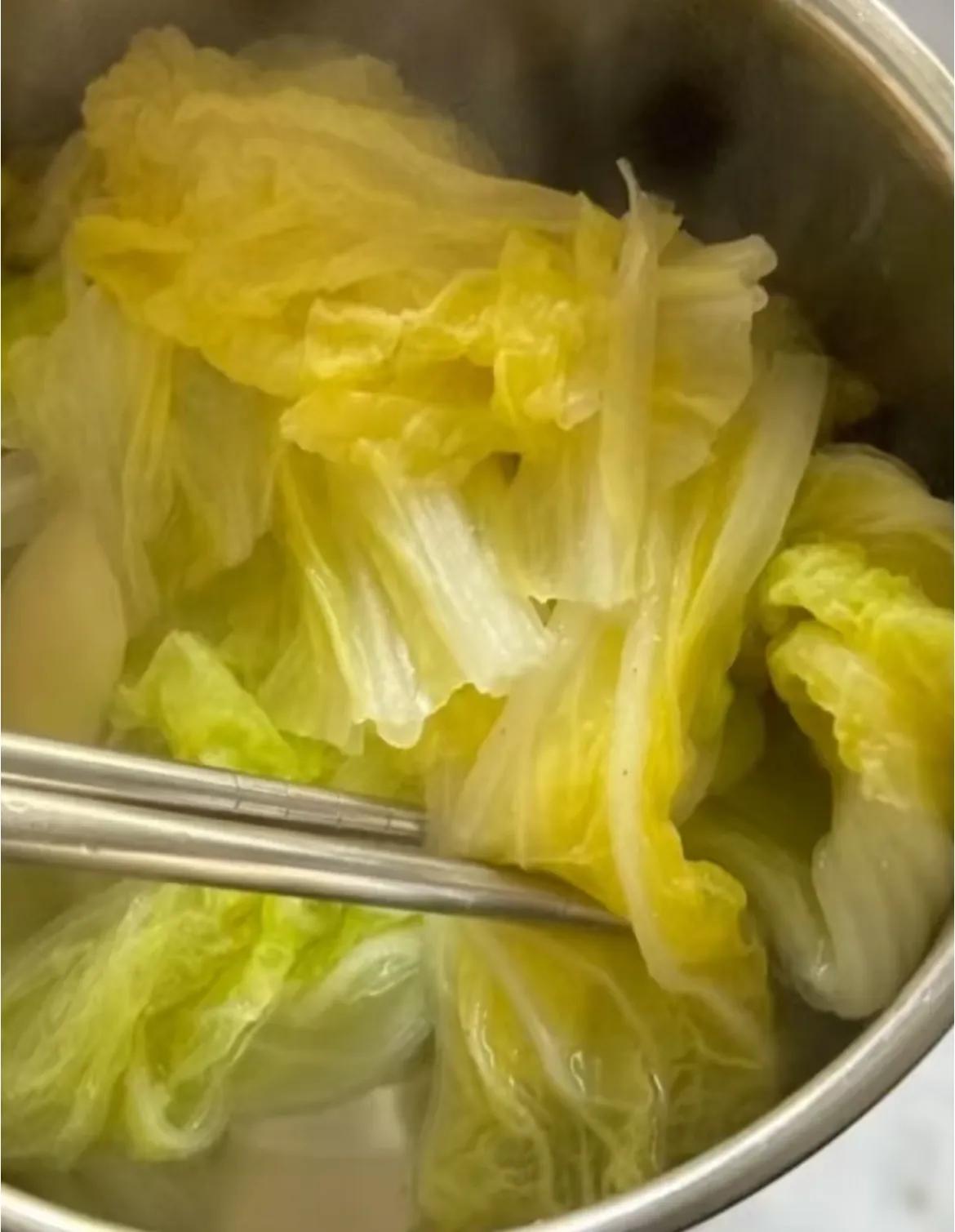 终于知道为啥吃水煮白菜能瘦了！！！！

原来，白菜富含高纤维且低脂低糖，是减肥的