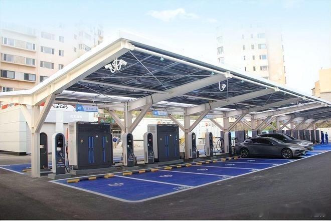 如果电和油一样，只能在固定的加油站进行，那么电车的出路只有超快充电能够通往公司、