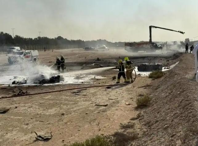 航空展上发生坠机事故，是冲击最大的航空事故的一种。
 
印度在迪拜航空展上表演飞