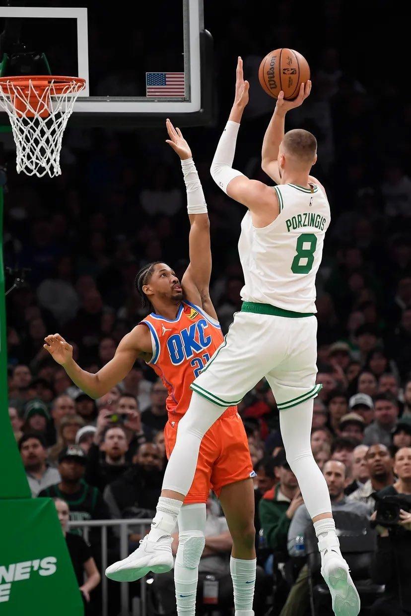 🦄Kristaps Porzingis27 PTS12 REB5 BLK11-