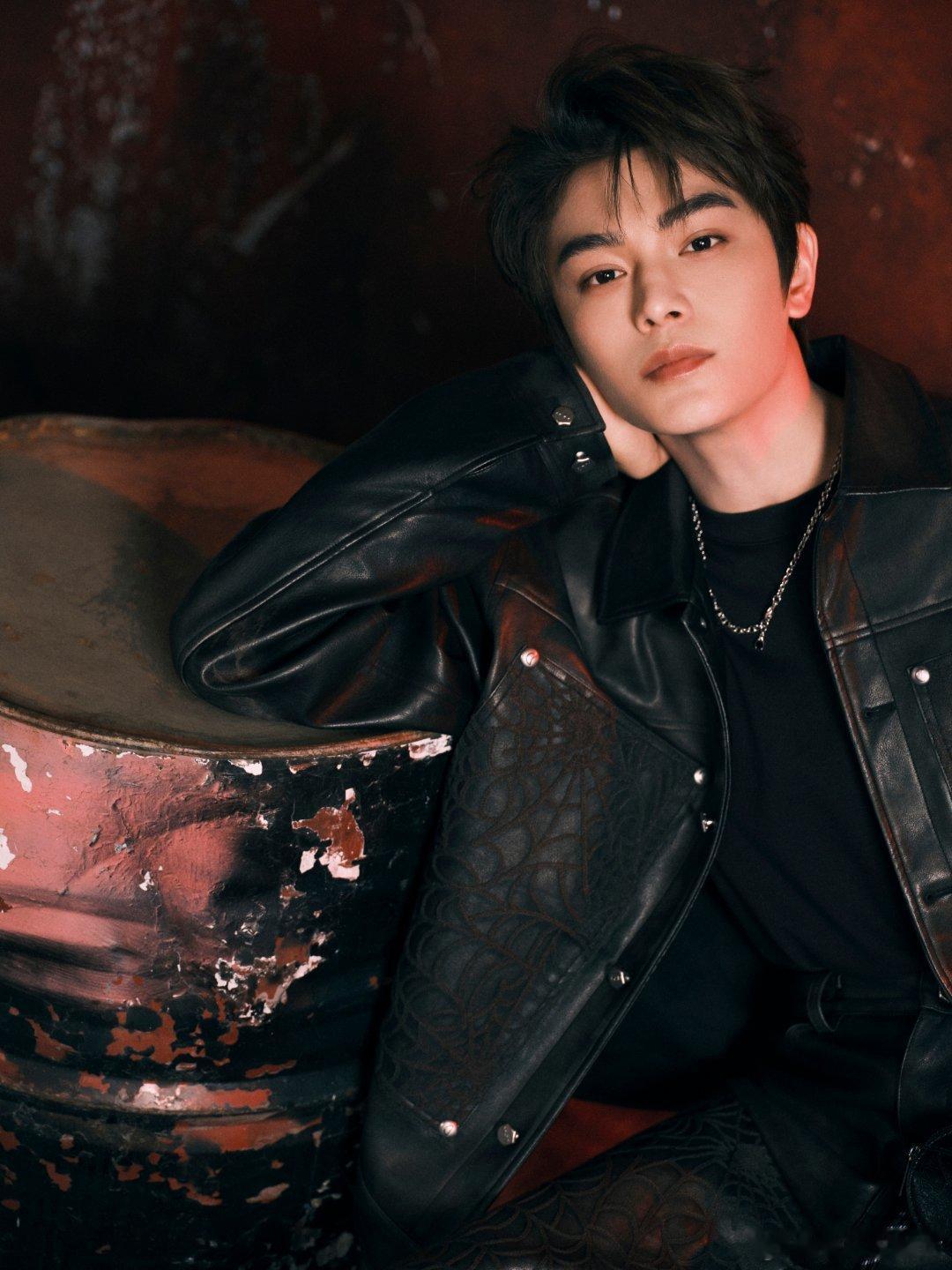 丁禹兮卫韫 dyx丁禹兮山河枕 “听你吟这残冬，等到暮色退场迎来烟火时陪你看冬日