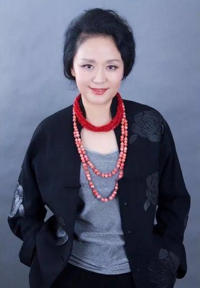 1976年，演员廖学秋去外面拍戏，和老公分别了六个月，她归心似箭，往家赶，想给丈