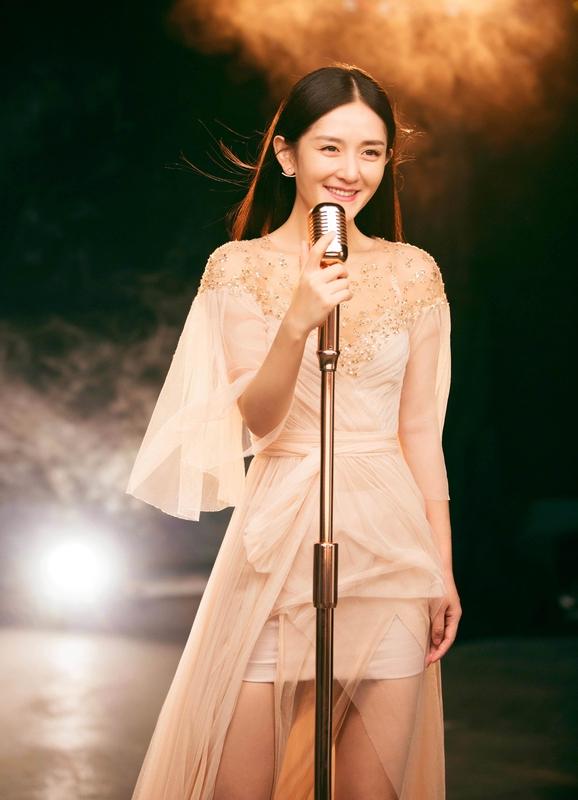 薛之谦的情感纠葛再度引发舆论热议，李雨桐的实名举报尚未平息，谢娜为张杰发声、要求