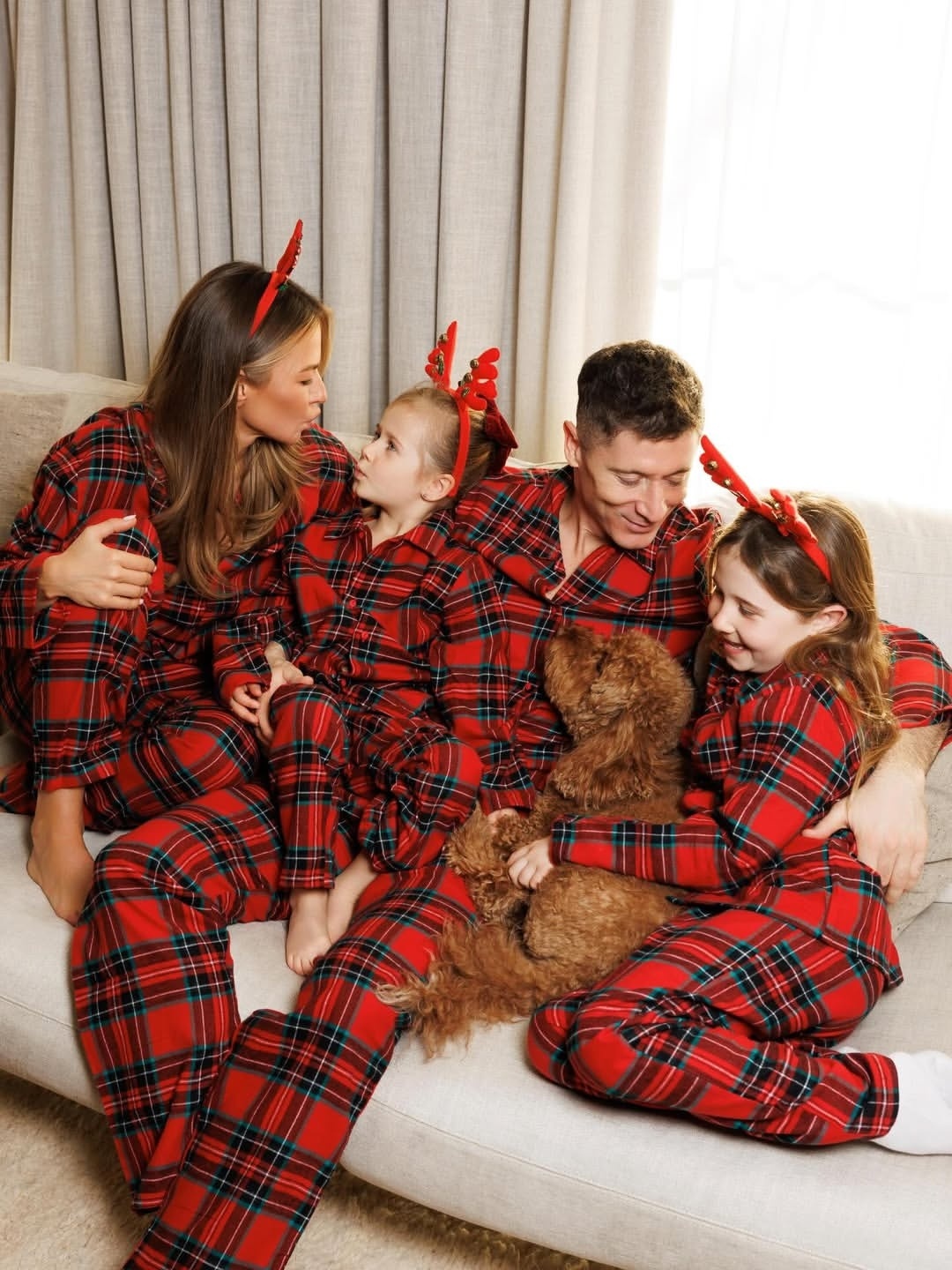 莱万多夫斯基ins更新🆕圣诞节早晨🎄🌞体育大赏巴萨至死不渝红蓝魂