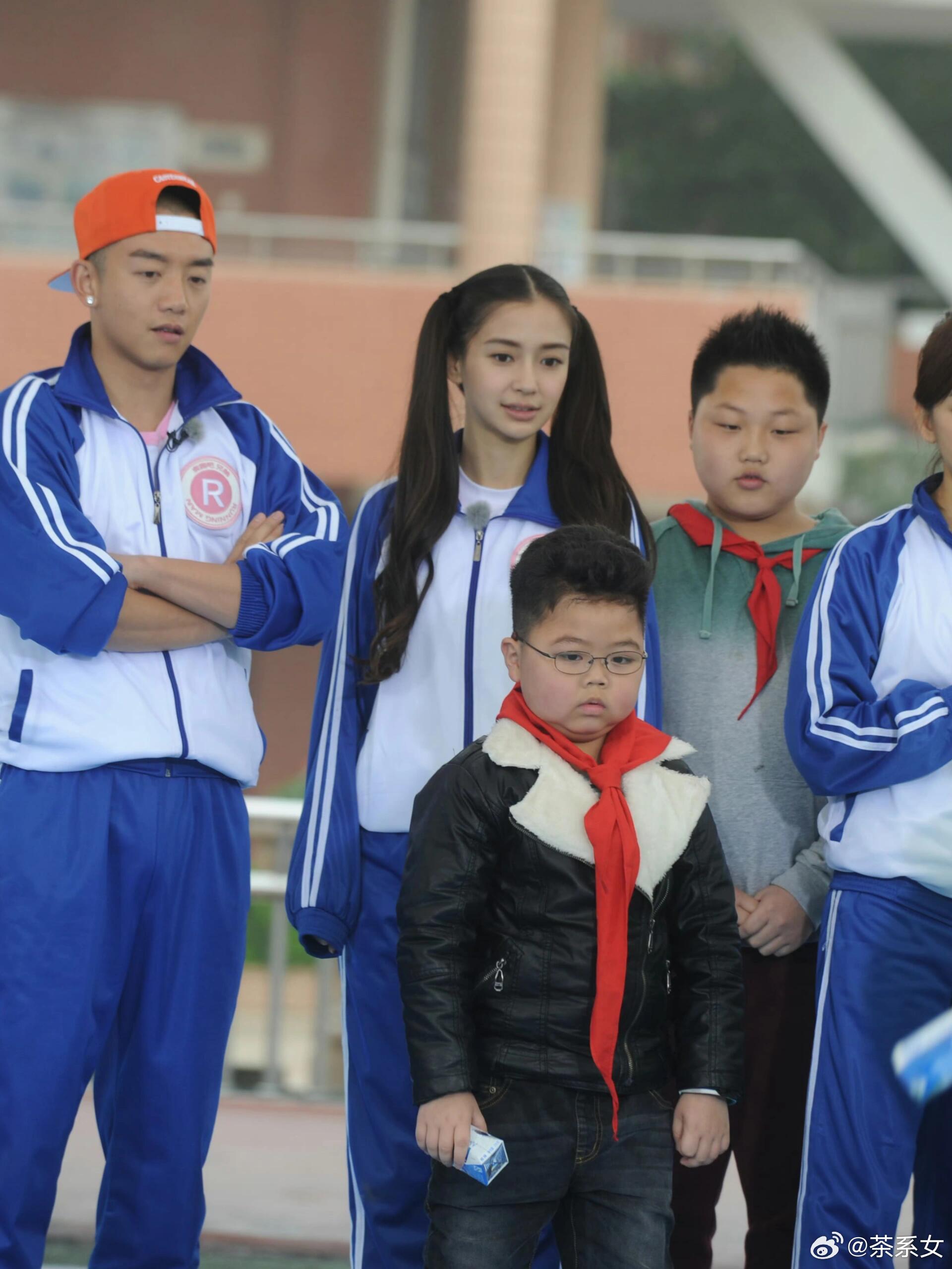 还是很爱初代奔跑吧，有种青涩又温暖的感觉，这才是综艺该有的样子。 